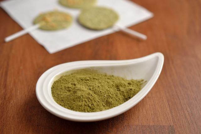 Matcha por egy tálkában