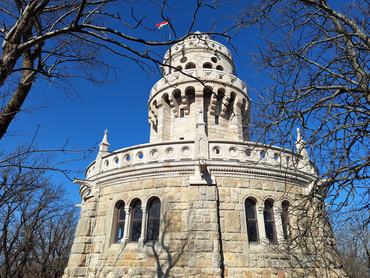 Az Erzsébet-kilátó a János-hegyen, 2026. március.