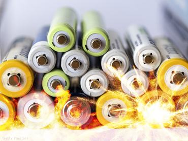 Elemek egymásra helyezve