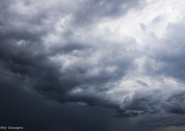 sötét felhők az égen