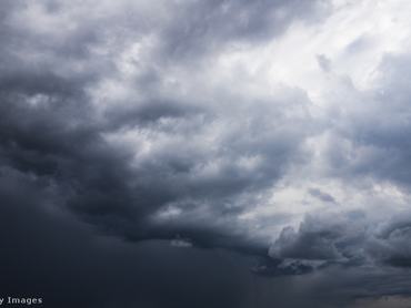 sötét felhők az égen