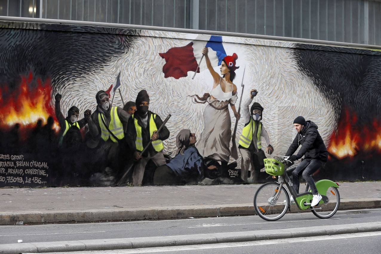 Mindenki ismeri ezt a félmeztelen nőt: ő a francia álom megtestesítője