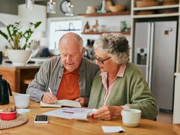 konyha nyugdíjasok nő férfi napló