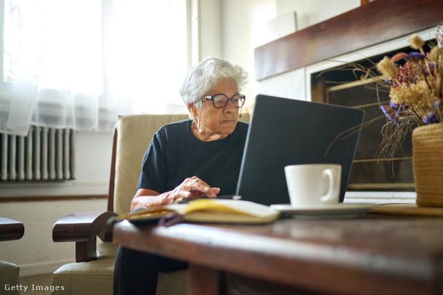 nyugdíjas számítógép asztal nappali