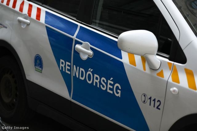 egy rendőrautó oldala