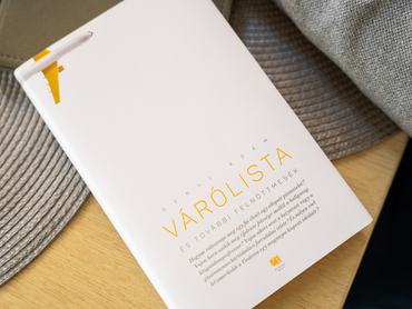 Rényi Ádám negyedik novelláskötete a Várólista