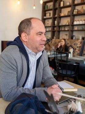 Nagyrabecsüli a színészeket az író