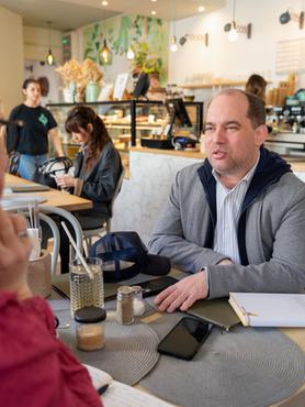 A könyvek megtartják a közönségüket az író szerint