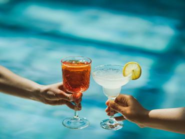 Sex on the beach vagy Cosmopolitan van a képen? Ismerd fel a koktélokat