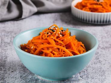 Gyors, ropogós ázsiai répasaláta: könnyű és egészséges köret