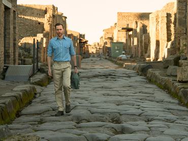 Tom Hiddleston Pompejiben