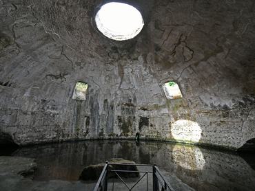 Baiae város egyik fürdőjének kupolája belülről