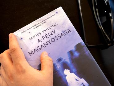 Kovács Krisztián A fény magányossága című könyve