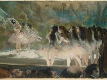 Degas Balett a párizsi operában című festménye, fehér ruhát viselő balerinák