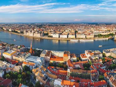 Budapest légi felvétele a Duna folyóval, Magyarország