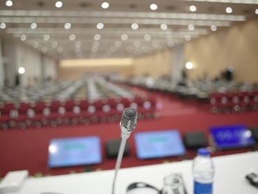 Kettest kapott németből a világ első magyar szinkrontolmácsa: több mint 20 nyelven beszélt