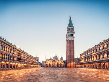 Italy, Veneto, Venice, St Marks Square, Panoramic view of Doges Palace in the early morning