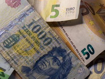 euro és forint bankjegyek