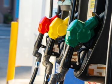 benzinkút benzinadagolója közelről