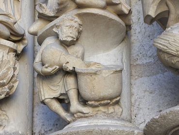 Notre Dame homlokzatán lévő alkimista jelek