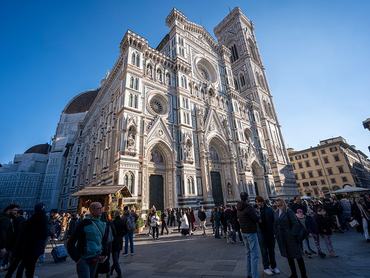 FLORENCE, ITALY - DECEMBER 30: Visitors walk outside Florence Cathedral (Cattedrale di Santa Maria del Fiore) on December 30, 2025 in Florence, Italy. (Photo by Alfredo Martinez/Getty Images)
