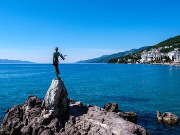 sirályos lány szobra, Opatija, Kvarner-öböl
