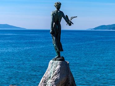 sirályos lány szobra, Opatija, Kvarner-öböl