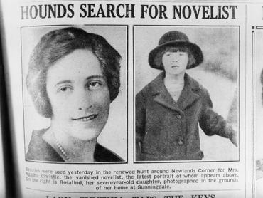 Egy újságcikk, mely Agatha Christie eltűnéséről ír, a képen ő és lánya látható