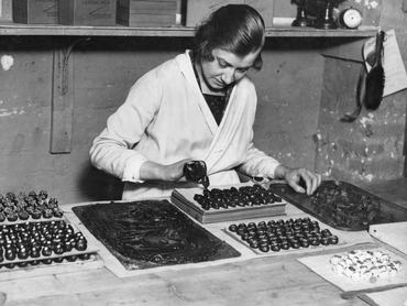 csokoládégyári munkásnő 1935 körül