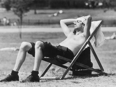 3rd June 1976:  A Londoner sunbathing in Kensington Gardens with a knotted handkerchief protecting his head from the sunshine  (Photo by Graham Wood/Evening Standard/Getty Images)