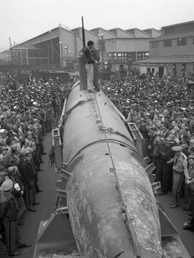 (Original Caption) Two-man Japanese submarine captured at Pearl Harbor on war bond selling tour.