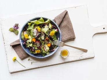 kerek repkényből készült saláta