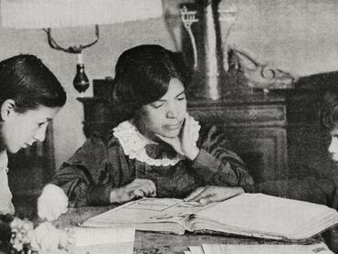 The Italian writer Grazia Deledda (1871-1936) with her sons Sardus and Francesco, from L'Illustrazione Italiana, Year XLIII, No 11, March 12, 1916.