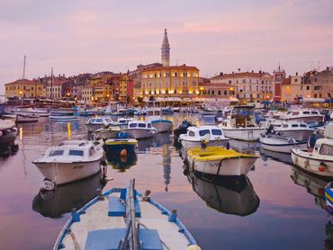 Rovinj kikötője naplementekor.