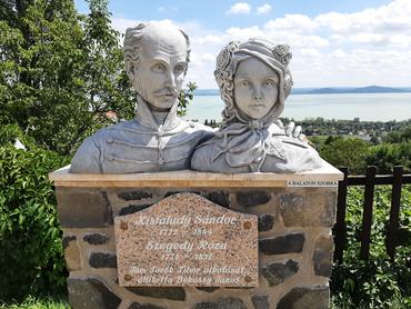 Kisfaludy Sándor és Szegedy Róza mellszobra Badacsonytomajban