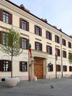 A Miniszterelnökség épülete, a Karmelita kolostor