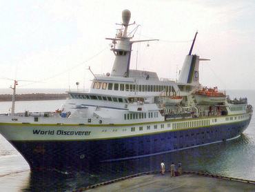 A Németországban készült World Discoverer nevű hajó, amely 2000 tavaszán balesetet szenvedett