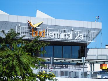 Liszt Ferenc repülőtér külseje tavasszal