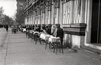 A Negresco kávéház terasza 1940