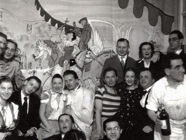 Radnóti Miklós felesége, Gyarmati Fanni és mások társaságában, 1938. Vidám társaság egy házavatón