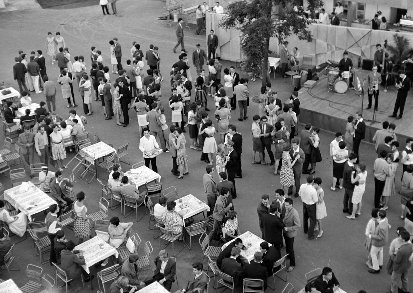 Várkert Bazár, Budai Ifjúsági Park, a színpadon a Bergendy-együttes 1963-ban