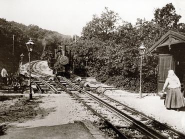Fogaskerekű, tolópados kitérő a későbbi Erdei iskola megállónál.