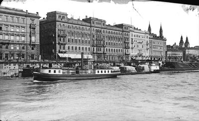 Szállodasor a Dunakorzón 1905