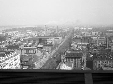 A Váci út a SZOT irodaház (később Nyugdíjfolyósító) tetejéről észak felé nézve 1972-ben
