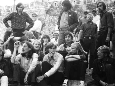 Fiatalok a budai Vár oldalában, a Budai Ifjúsági Park fölött 1969-ben