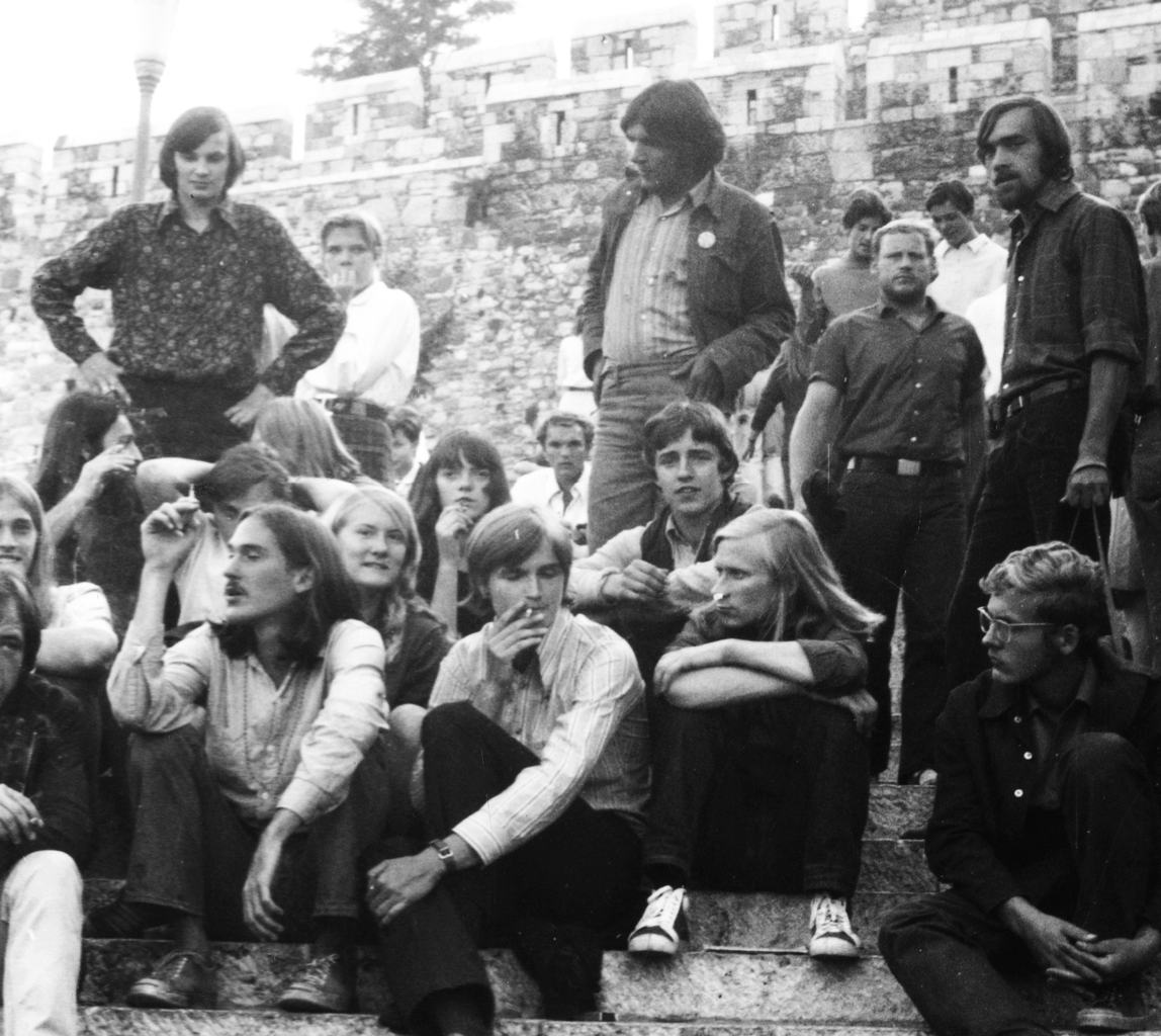 Fiatalok a budai Vár oldalában, a Budai Ifjúsági Park fölött 1969-ben
