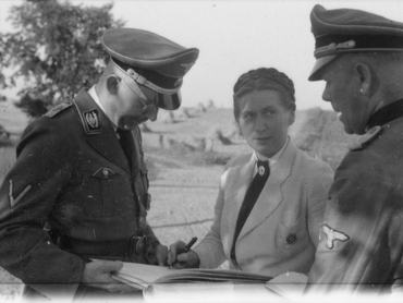Gertrud Scholz-Klink Heinrich Himmler és egy másik SS-tiszt társaságában