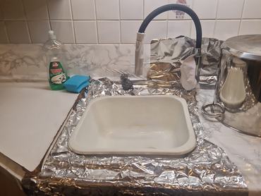 pészahra letakarított mosogató konyhában