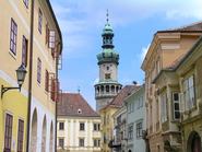 Sopron, Magyarország, utcakép a Tűztoronnyal.