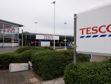 LONDON, ANGLIA – ÁPRILIS 11.: Áttekintő felvétel egy Tesco áruházról 2024. április 11-én Londonban, Angliában. A szupermarket tegnap bejelentette, hogy előzetes éves nyeresége ugrásszerűen megnőtt, az előző évhez képest közel 13%-os növekedést mutatva, mivel az inflációs nyomás „jelentősen enyhült”. (Fotó: Dan Kitwood/Getty Images)